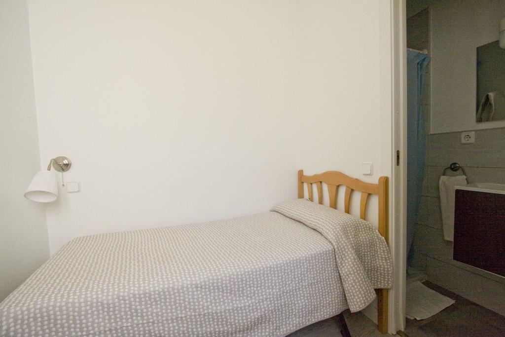 Hostal Trevinca Мадрид Экстерьер фото