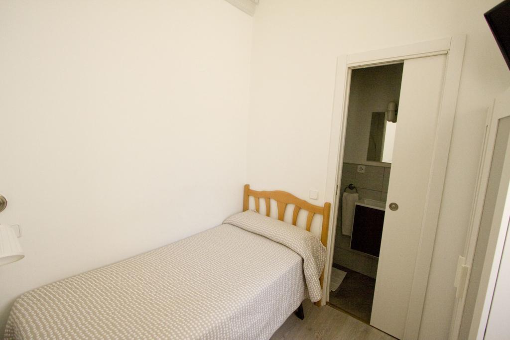 Hostal Trevinca Мадрид Экстерьер фото
