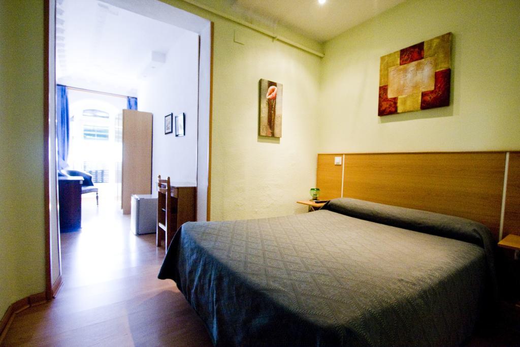 Hostal Trevinca Мадрид Экстерьер фото