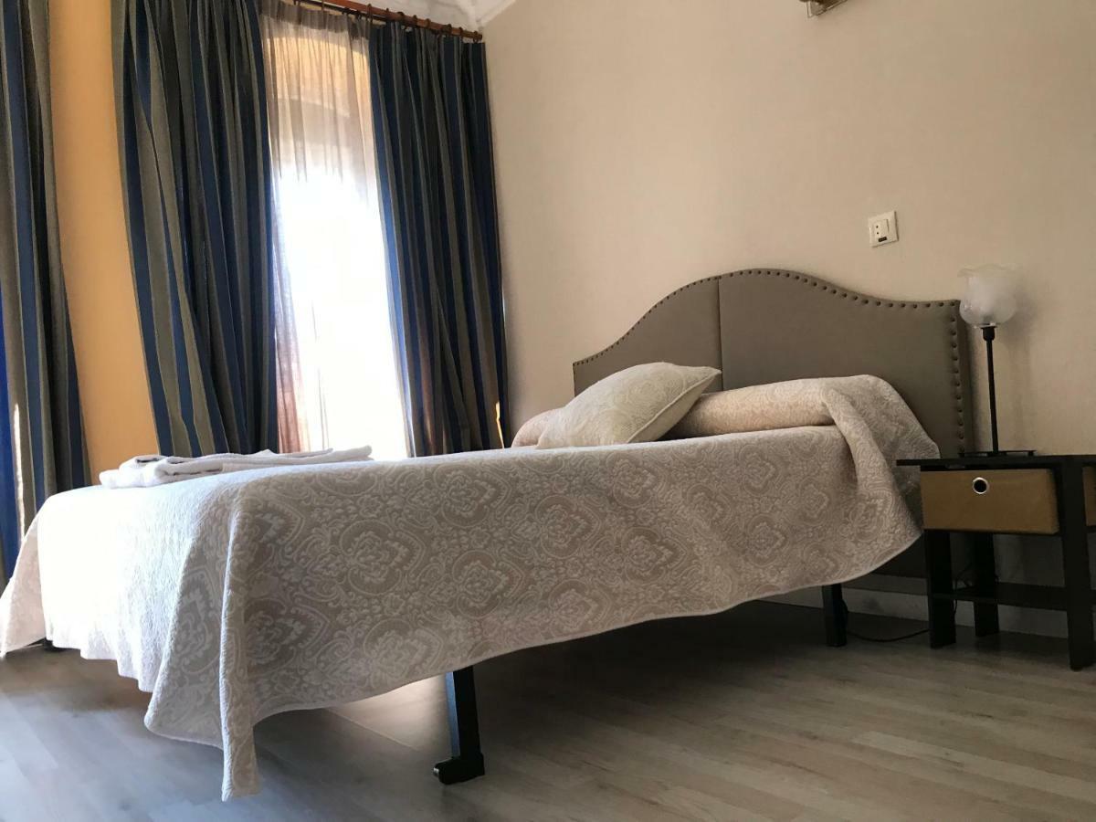 Hostal Trevinca Мадрид Экстерьер фото