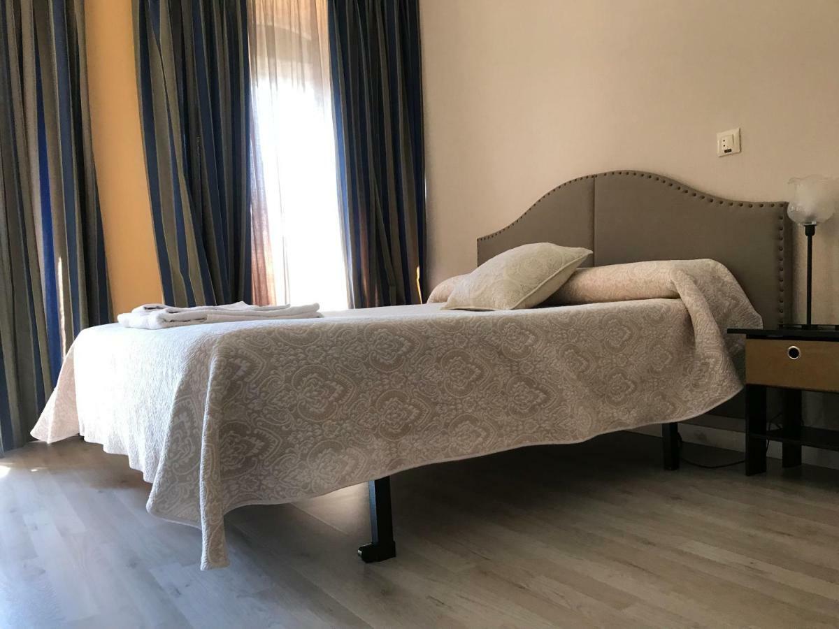 Hostal Trevinca Мадрид Экстерьер фото