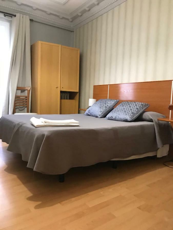 Hostal Trevinca Мадрид Экстерьер фото